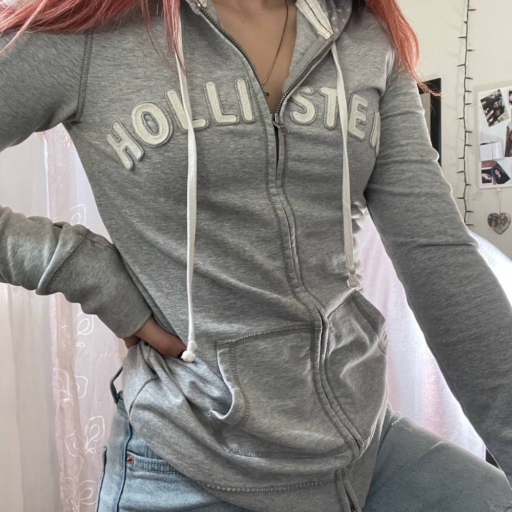 Classic Hollister zip up sweater
